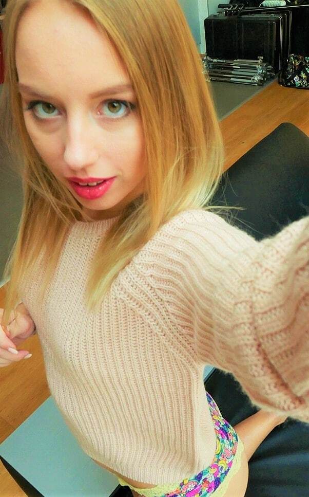 Проститутка Питера Лина с 3 размером груди предлагает интим услуги у метро Новочеркасская  +7(981)214-21-80 - фото 3